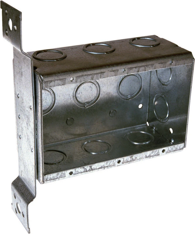 3-gang Steel Electrical Outlet Box With 4 Knockouts, Model 686